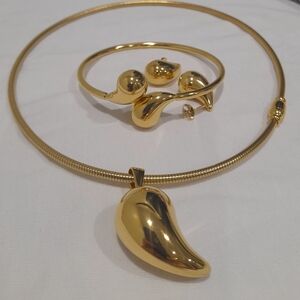 NEW Golden Set of  Nicklace,Bracelet and Earrings